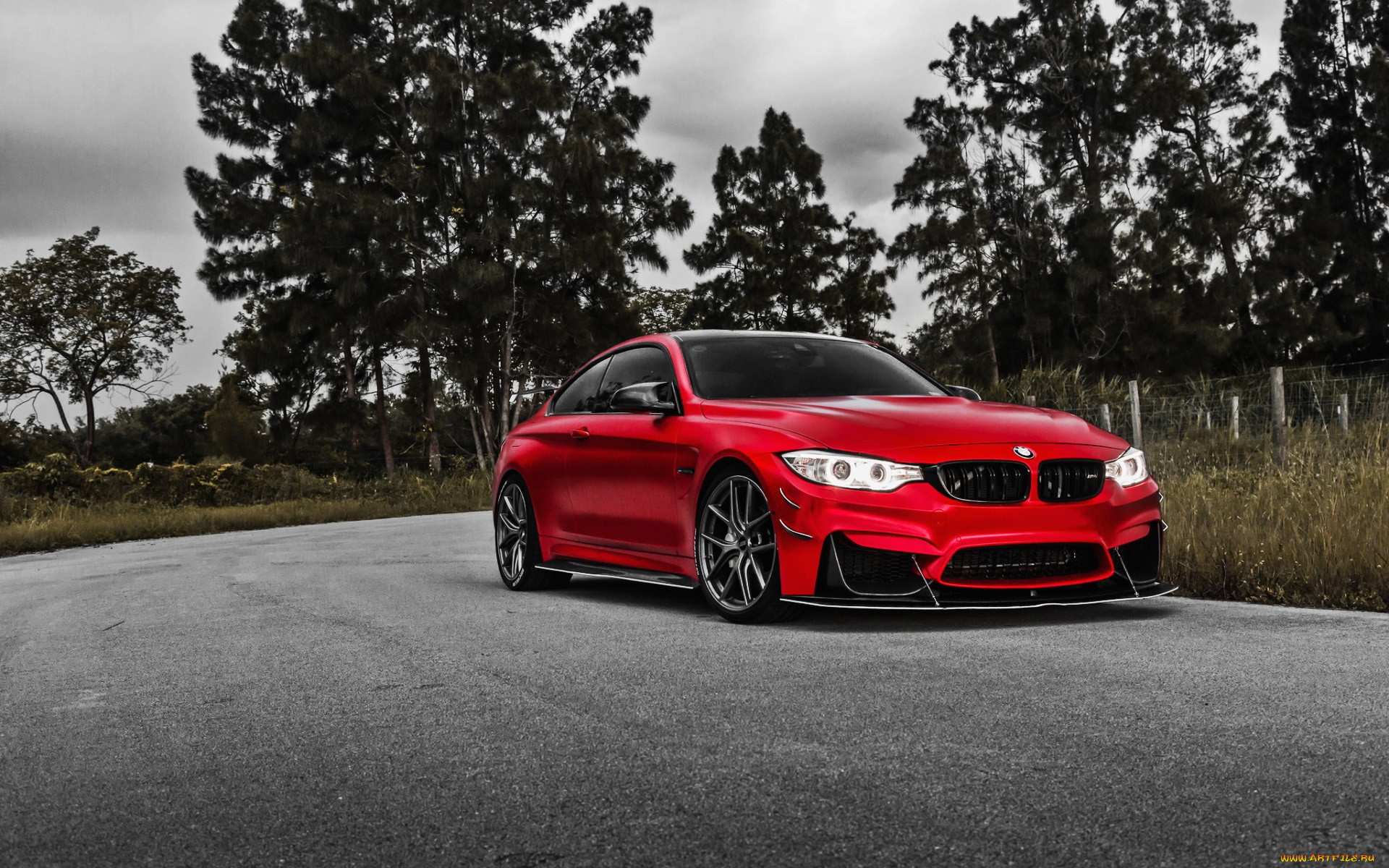 BMW m4 матовая красная